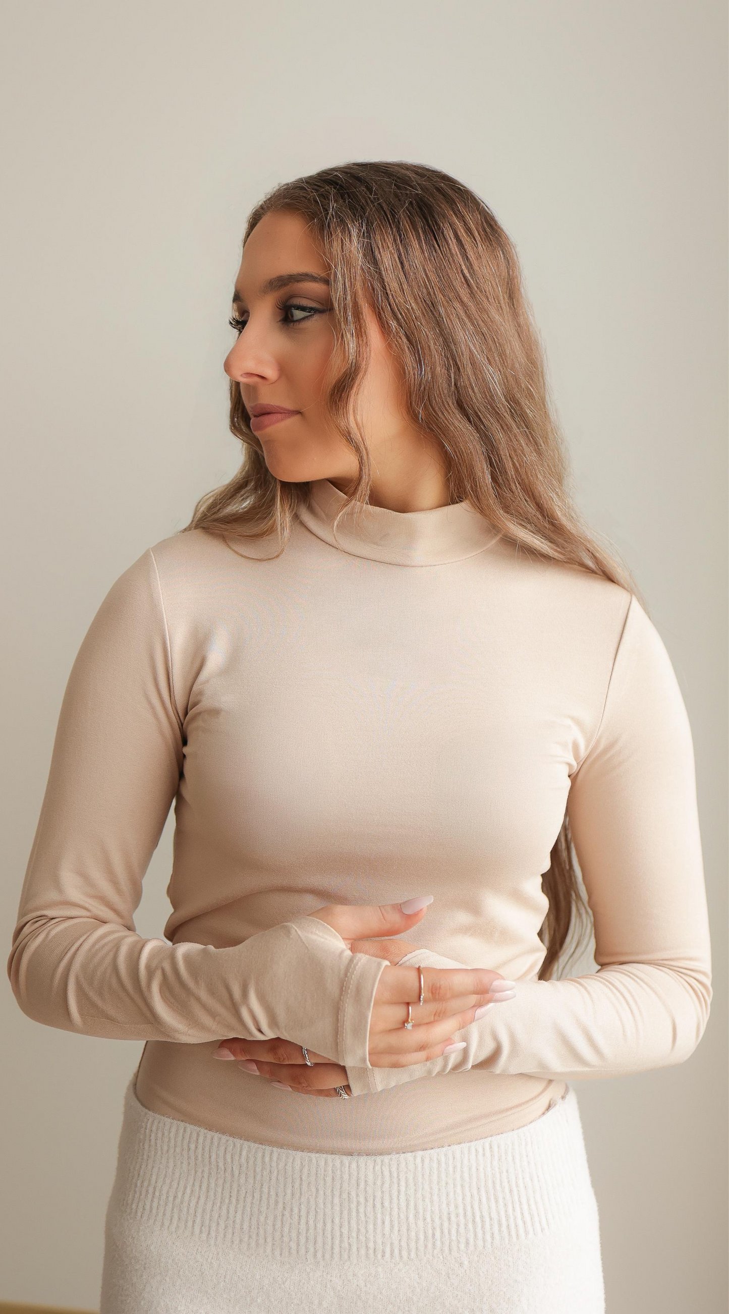 Refresh your essentials with this cotton form-fitting body top.