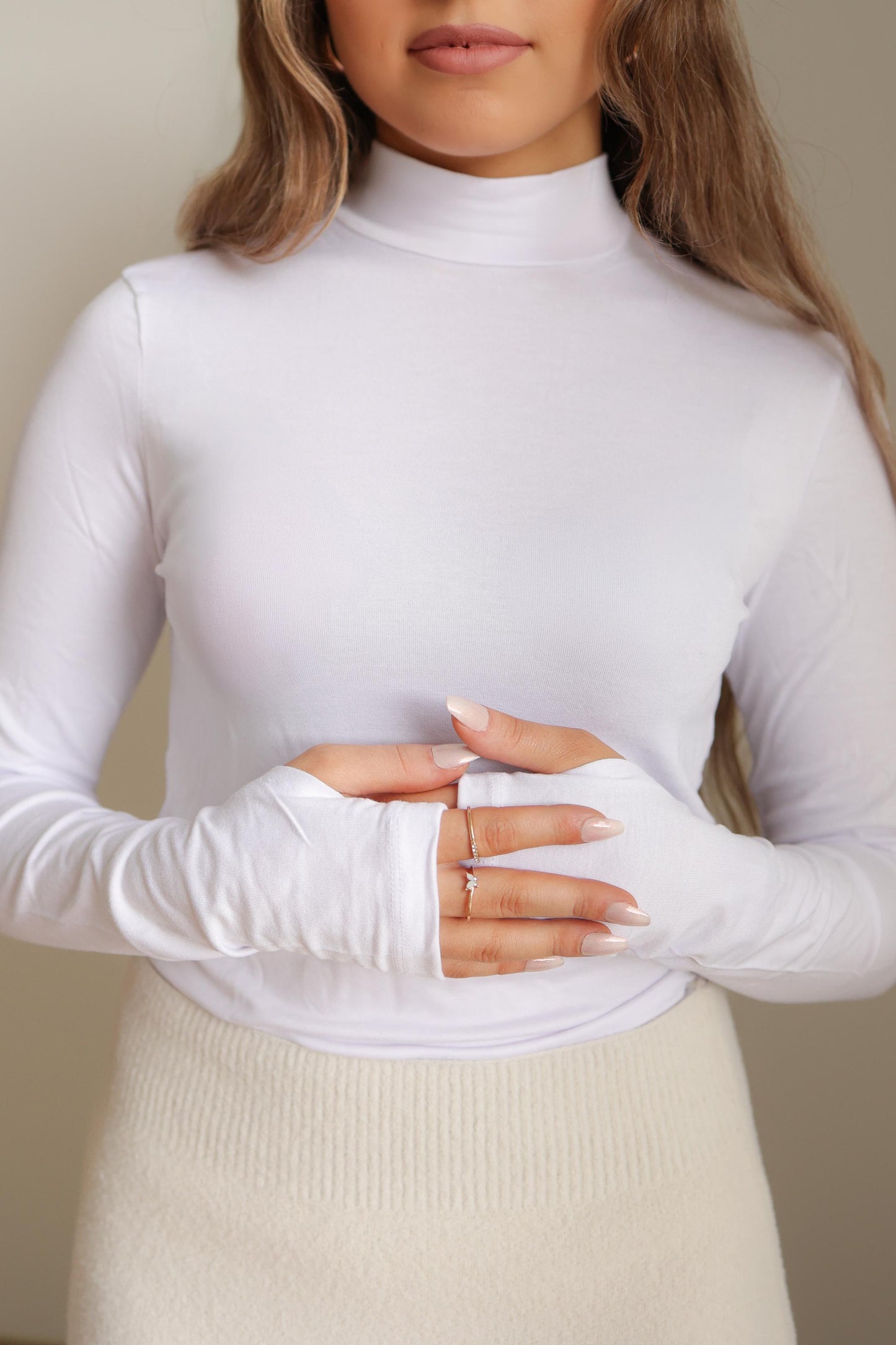 Refresh your essentials with this cotton form-fitting body top.