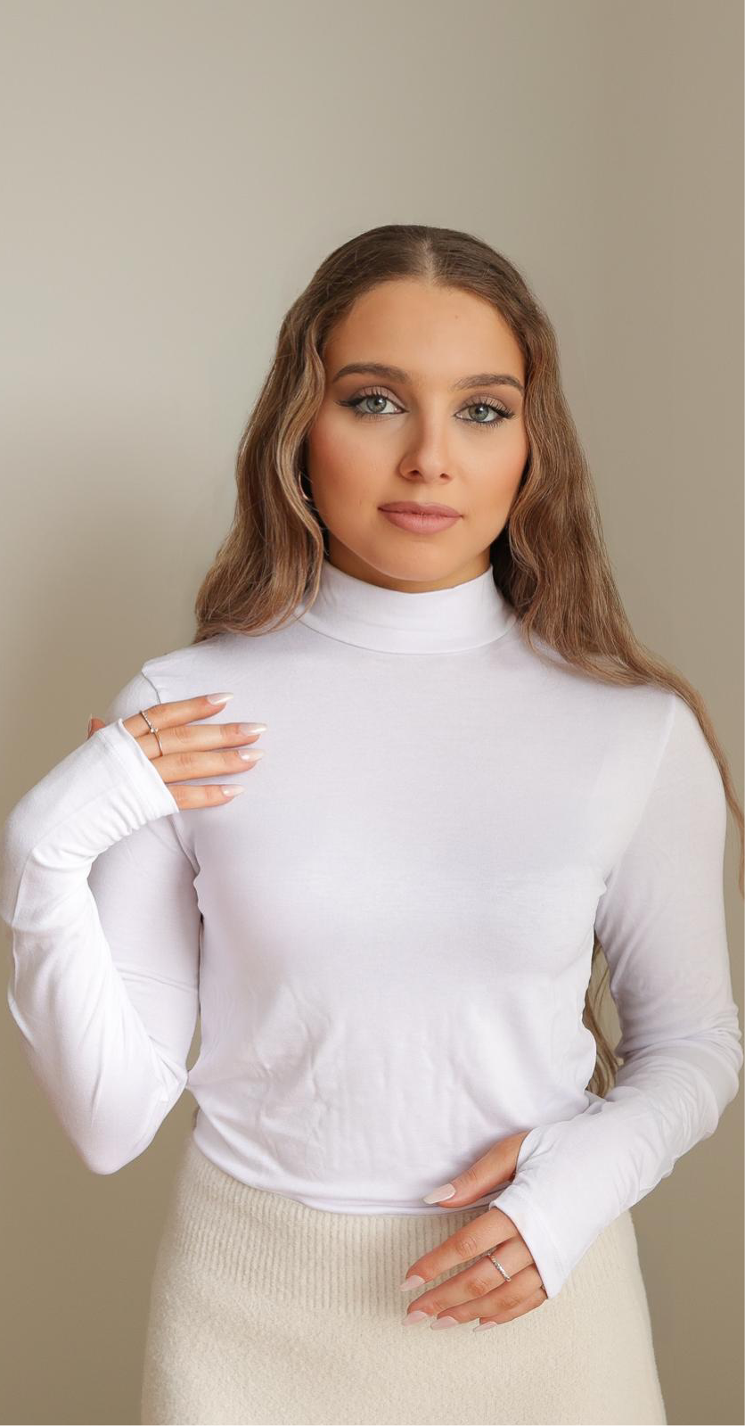 Refresh your essentials with this cotton form-fitting body top.